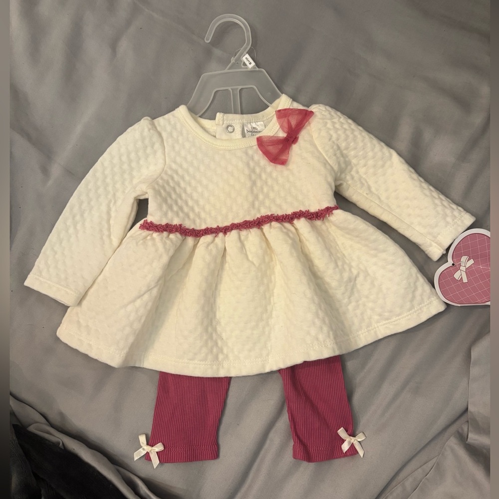 NWT baby outfit size 0-3 months
